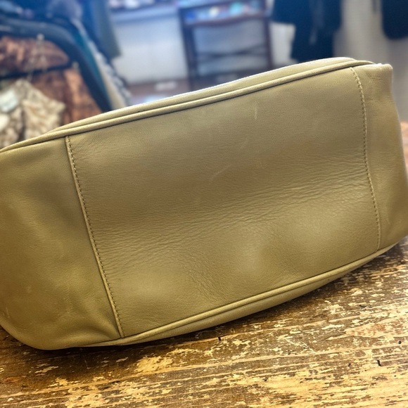 Vintage Gucci Pistachio Green Leather Hobo Bag - Picture 10 of 16